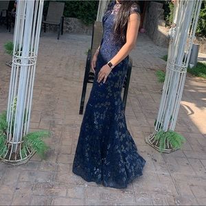 Mermaid long dress with sequin all over.